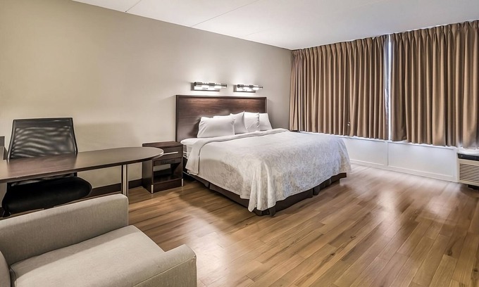 Woburn Hotel | Easy Highway Access! Pet-Friendly Property, Short Drive to Medford Square!