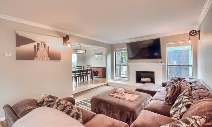 Columbine Valley House | Easy Mountain and Downtown Denver Access Littleton