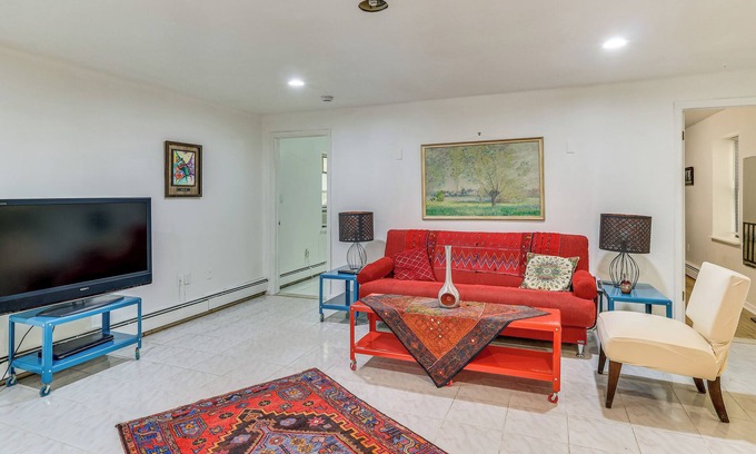 Guttenberg House | Easy NYC Commute: Guttenberg Getaway Near Parks