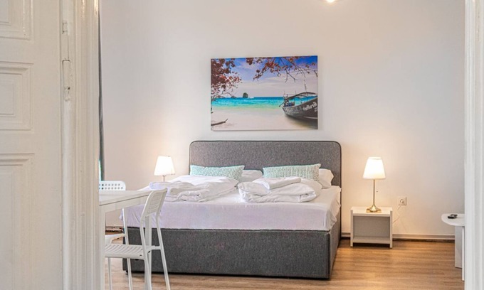 Wahring Apartment | Easystay 2BR Apt. near AKH- Perfect for Longstays