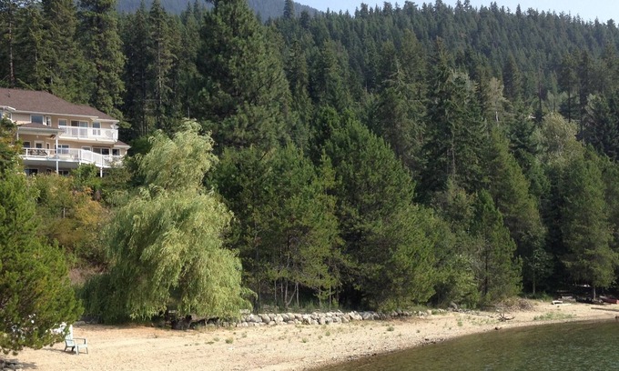 Central Kootenay Apartment | Echo Beach, relax, chill.Check in 3 pm - midnight. Checkout by 10 am