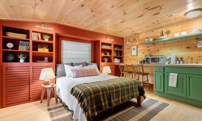 Lincoln Apartment | Echo Lake Relaxation at the PemiCabins