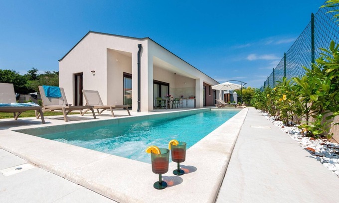 Segotici House | Echo villa, Istra, pool jacuzzi, BBQ, pet friendly