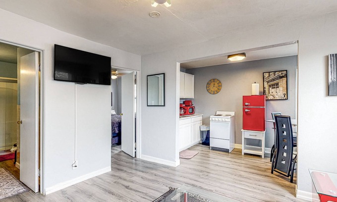 Mishawaka Apartment | Eclectic Apartment Close to Universities