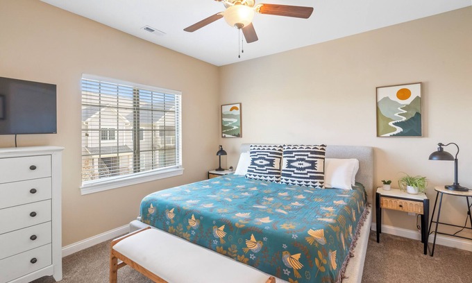 West Des Moines House | Eclectic Escape Spacious Comfort Private Garage Family Friendly Safe Rose Park