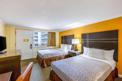 Atlantic City Cabin | Econo Lodge Beach and Boardwalk