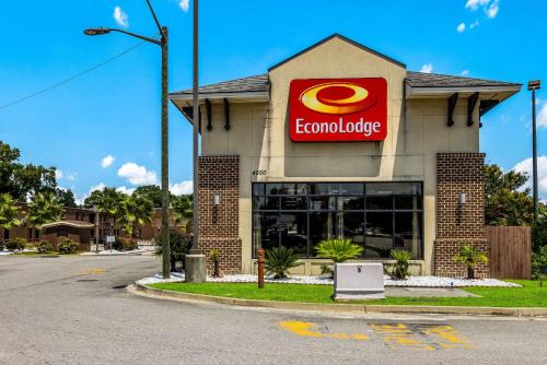 Garden City Cabin | Econo Lodge Garden City - Savannah