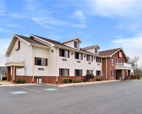 Shelbyville Hotel | Econo Lodge Inn & Suites Shelbyville