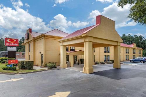 Russellville Cabin | Econo Lodge Saint Stephen