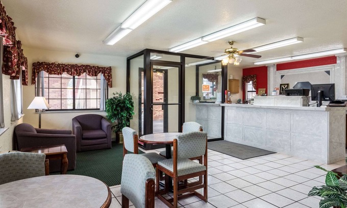 Brinkley Hotel | Econo Lodge & Suites Brinkley