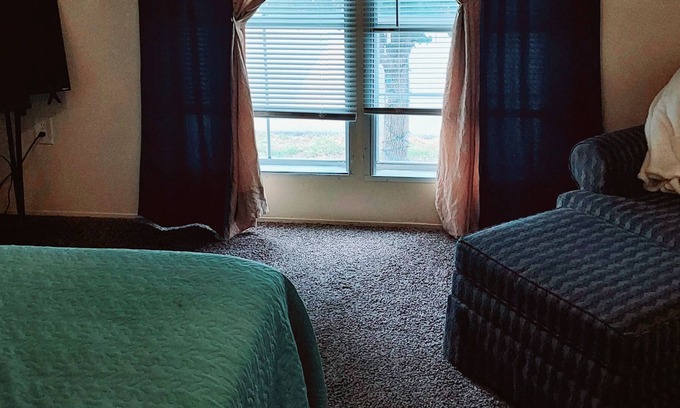 Lumberton House | Economical Quite single room