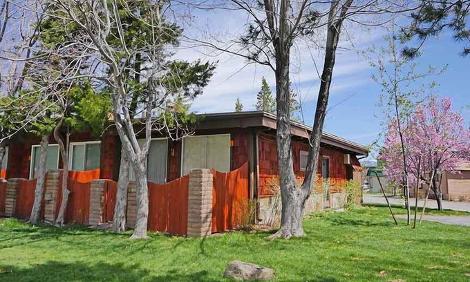 Tahoe Keys Condo | Economical Studio Condo with Retro Decor - 105A~