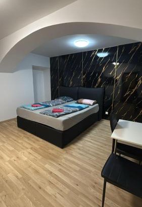 Stuwerviertel Apartment | Economy 2BR Apartment Next to Prater Amuesement Park