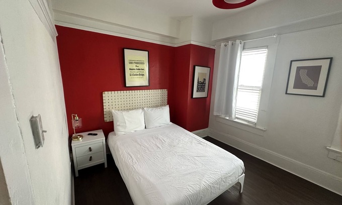 Civic Center Hotel | Economy Double Room with Private External Bathroom