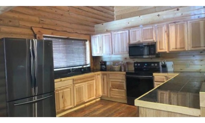 Last Chance Cabin | Economy Lodge Room - Single King
