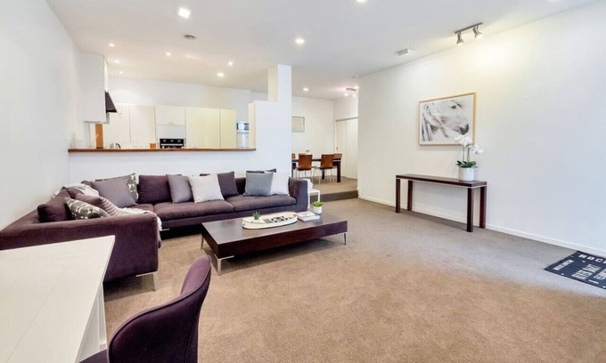 Epsom Apartment | Eden's Nest Apt near Westfield Newmarket