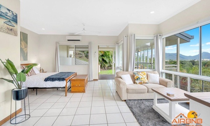 Edge Hill House | Edge Hill - spectacular views of the city and sea