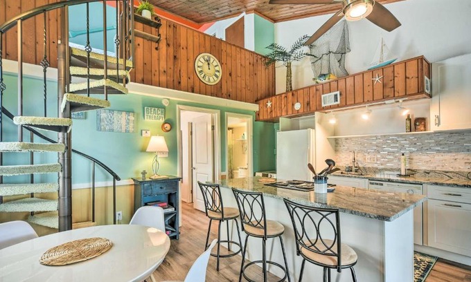 Ocean Ridge Apartment | Edisto Island Condo with Balcony, Golf Course Views!