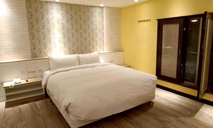 Hunei District Hotel | Eiffel Motel