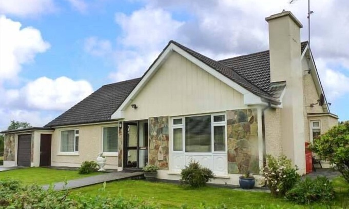 Cloone Cottage | EILEEN'S, pet friendly, with a garden in Aughavas, County Leitrim