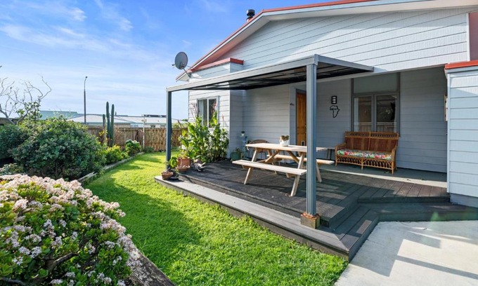 Bell Block House | Ekhaya - New Plymouth Holiday Home