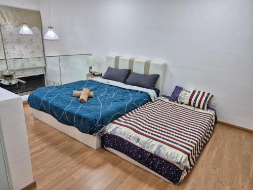 Taman Mutiara Apartment | EkoCheras with Balcony Sunshine Cosy Condo Next to MRT Stay 3 or 4 Pax