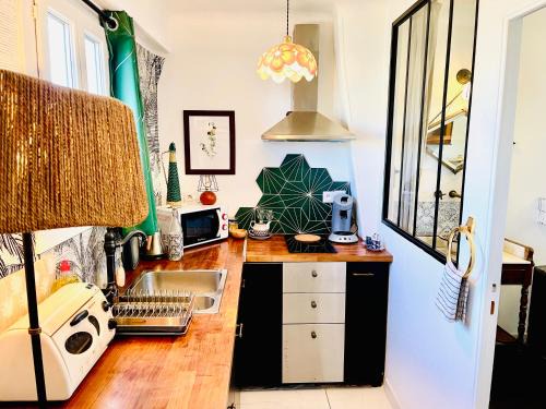 Noailles Apartment | Elégant studio sous les toits