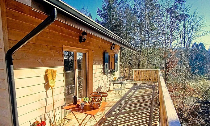 Le Chambon-sur-Lignon Ski Chalet | "EL BAYOU" cosy wooden cottage on the edge of the forest