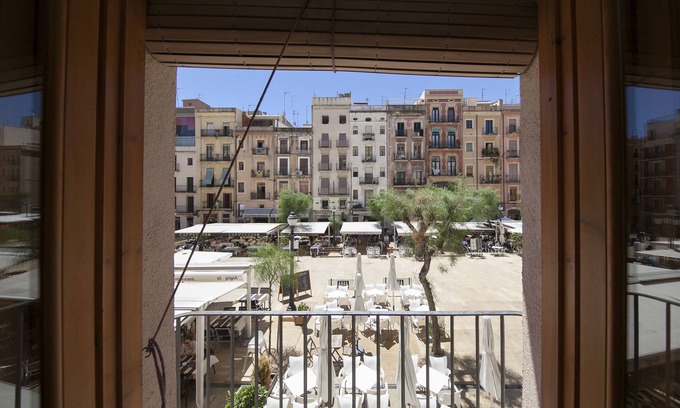 Old Town Apartment | El Faro Apartments in Plaça de la Font Tarragona, Old Town, Sunny