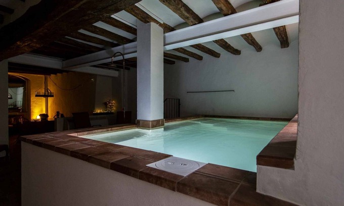 Olot Apartment | El Ferrer, in Olot with access to indoor swimming