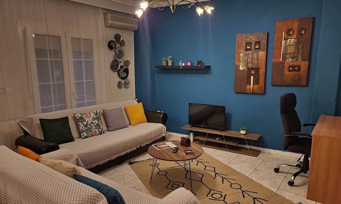 Thessaloniki Apartment | Ele - Casual living.