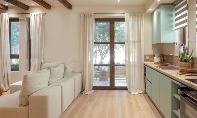 Ierissos Apartment | Elea 1 - Modern with comfortable furnishings and close proximity to the beach