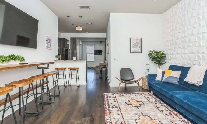 West End Condo | Electric Geometric – Fit for 4!