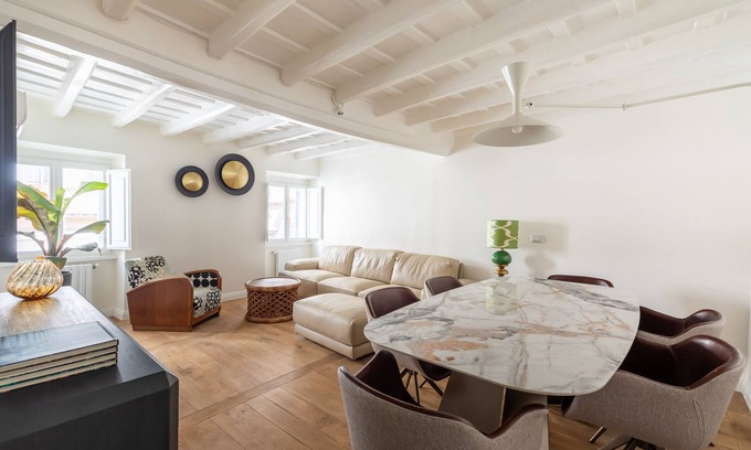 Rione V Ponte Apartment | Elegance and Charm in Splendid Via Giulia