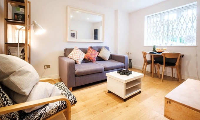 Canonbury Apartment | Elegant 1BR by the Shoreditch Park