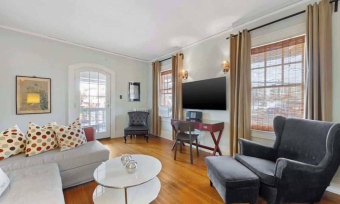 Charlotte Condo | Elegant 1BR King Condo | Elizabeth-Plaza Midwood