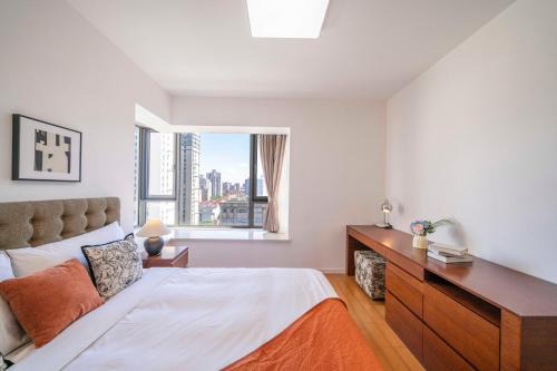 Xujiahui Apartment | Elegant 2 Bedroom Apartment Yongxin Century Walk to Parks