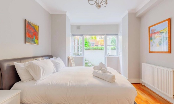 West Kensington Apartment | Elegant 2BD Flat with Prvt Patio, West Kensington