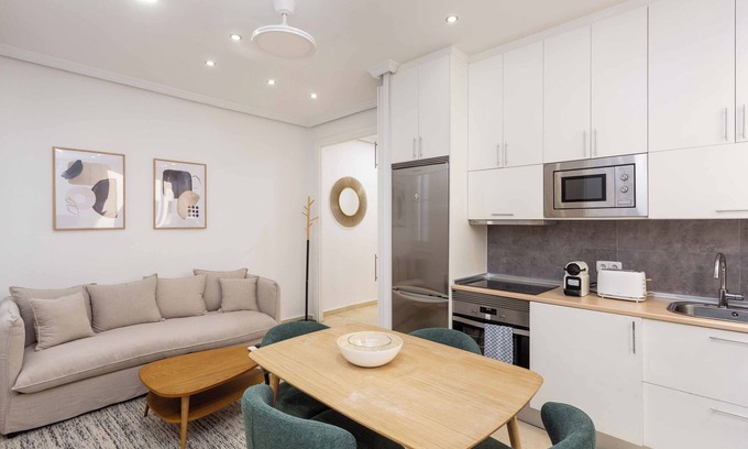 Goya Apartment | Elegant 2BR/2BA Apartment – Salamanca District