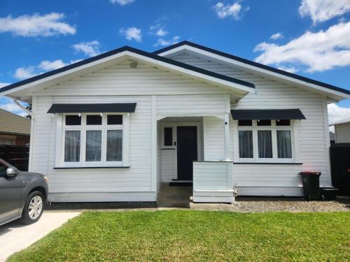Palmerston North House | Elegant 3 Bedroom Home, walking distance to the Arena