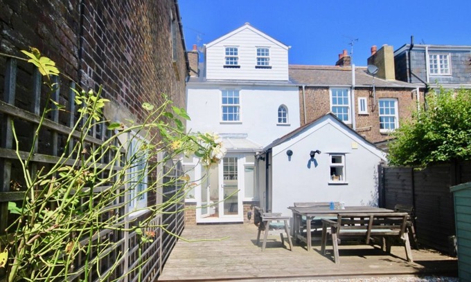 Deal House | Elegant 4 bedroom period townhouse in the centre of Deal, right by the Town and Deal Seafront Perfec