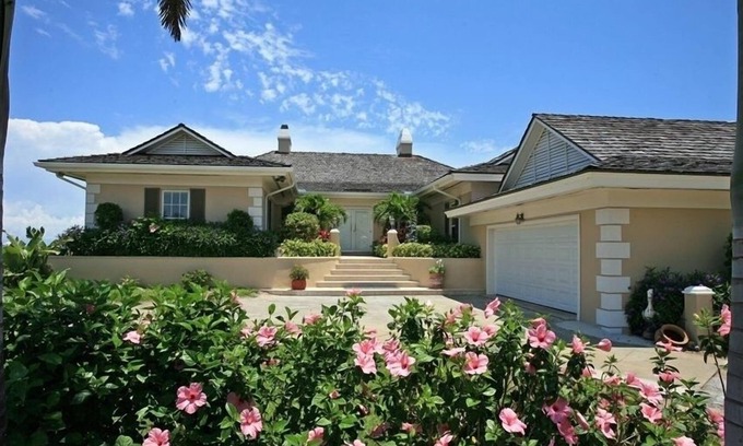 Orchid Island House | Elegant 5-star hotel right on the beach