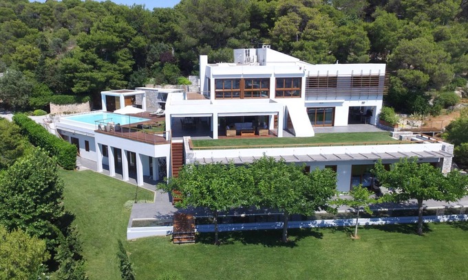 Halepa Villa | Elegant And Simplistic Villa With Top Notch Facilities