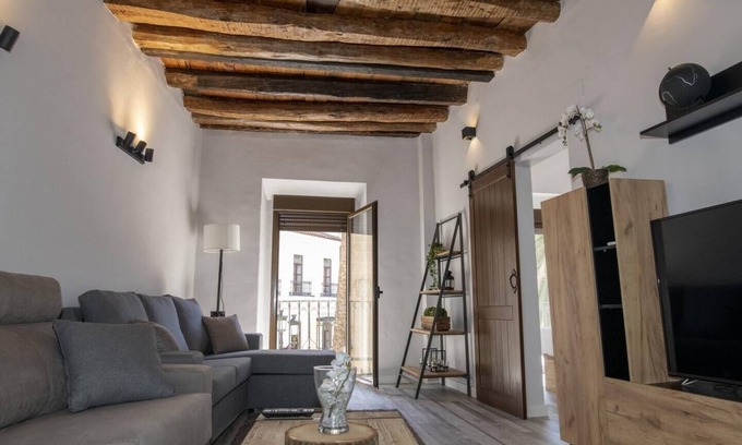 Margallo House | Elegant Apt. p/5 in the center of Cáceres w/wifi