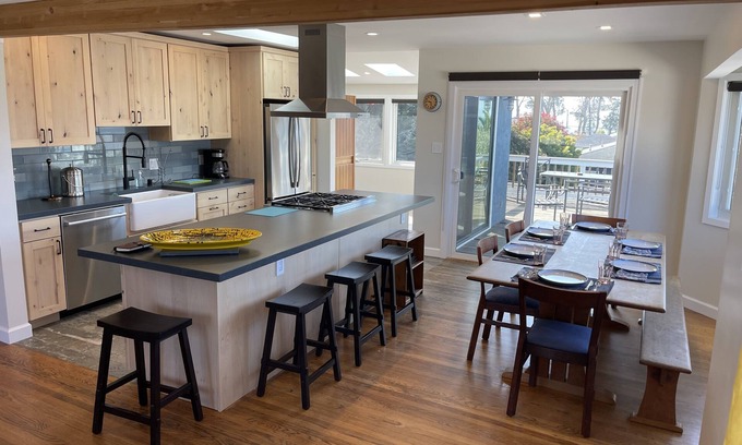 El Granada House | Elegant but practical retreat to maximize your enjoyment in beautiful HMB