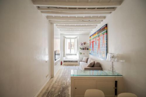 Rione V Ponte Apartment | Elegant Design Retreat by Campo de Fiori