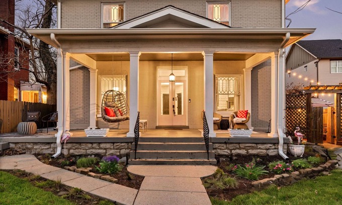 Eighth Avenue House | Elegant Elliott-2 Units-Hot Tub-Mins to 12 South