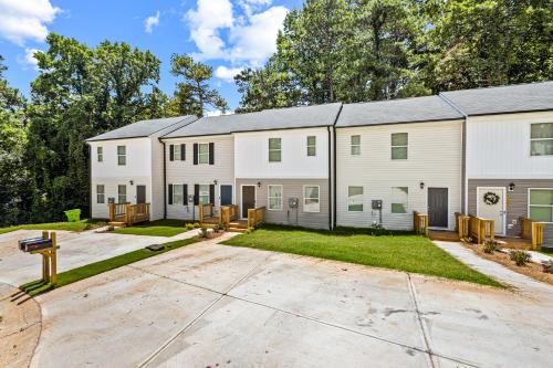Austell House | Elegant Escape Near Six Flags with WiFi, AC