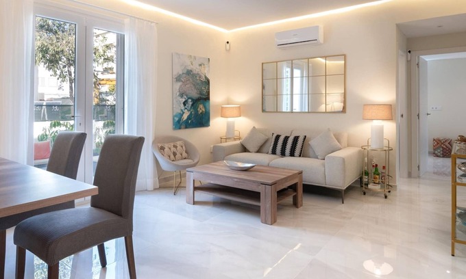 Marbella City Centre Apartment | Elegant flat in the heart of the city centre with large terraces.