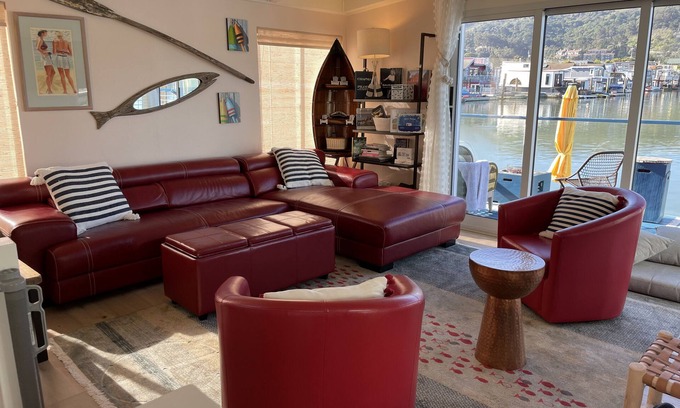 Marin City Boat Rental | Elegant & Fun! Top Rated Floating Home, 3 BR, 3 BA & kayaks. Book now for 2026